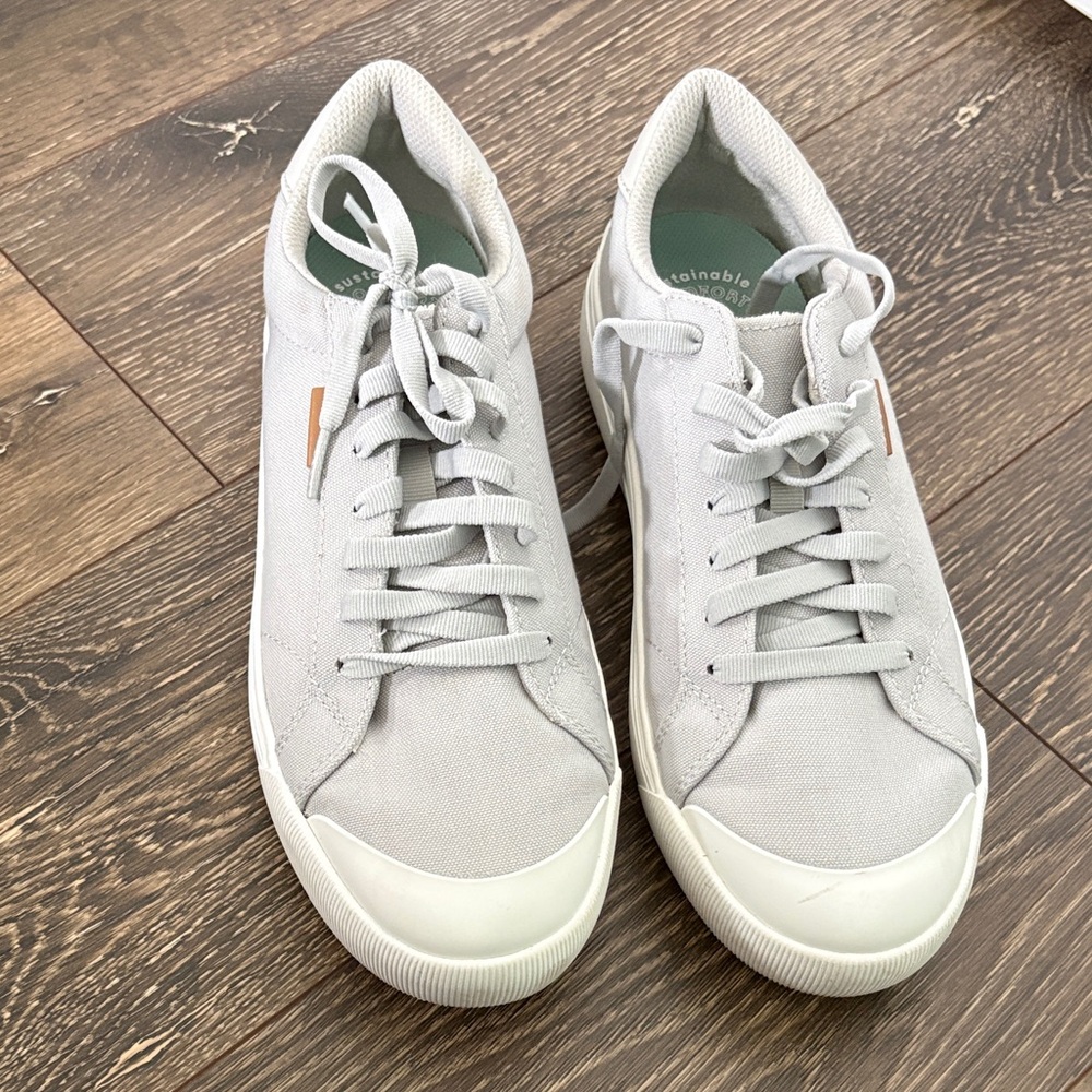Dr. Scholl's Women's Light Gray Low-Top Canvas Sneakers with White Toe